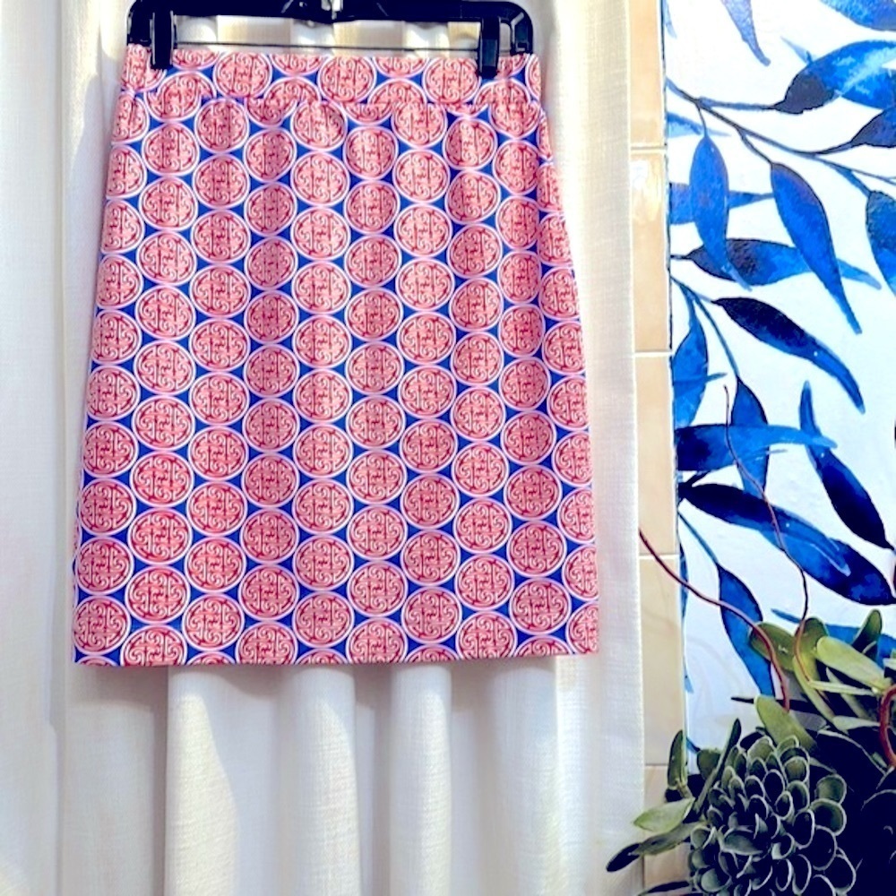 NWOT Women’s Katherine Way Polyester and Spandex Lightweight Skirt Size Small